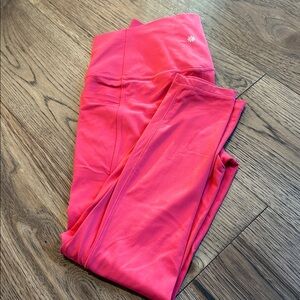 Athleta Salutation Stash High Rise Leggings.  Color Punch.  Size L